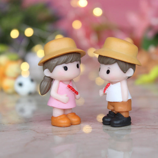 Hat couple-2 (Beige)( Miniature toys , cake toppers , small figuine, Valentine couple)