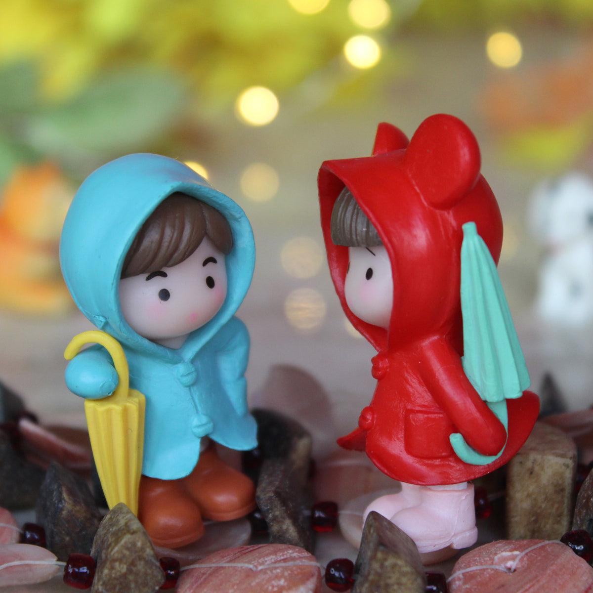 Raincoat Couple-2 (Red and Blue)( Miniature toys , cake toppers , small figuine, Valentine couple)