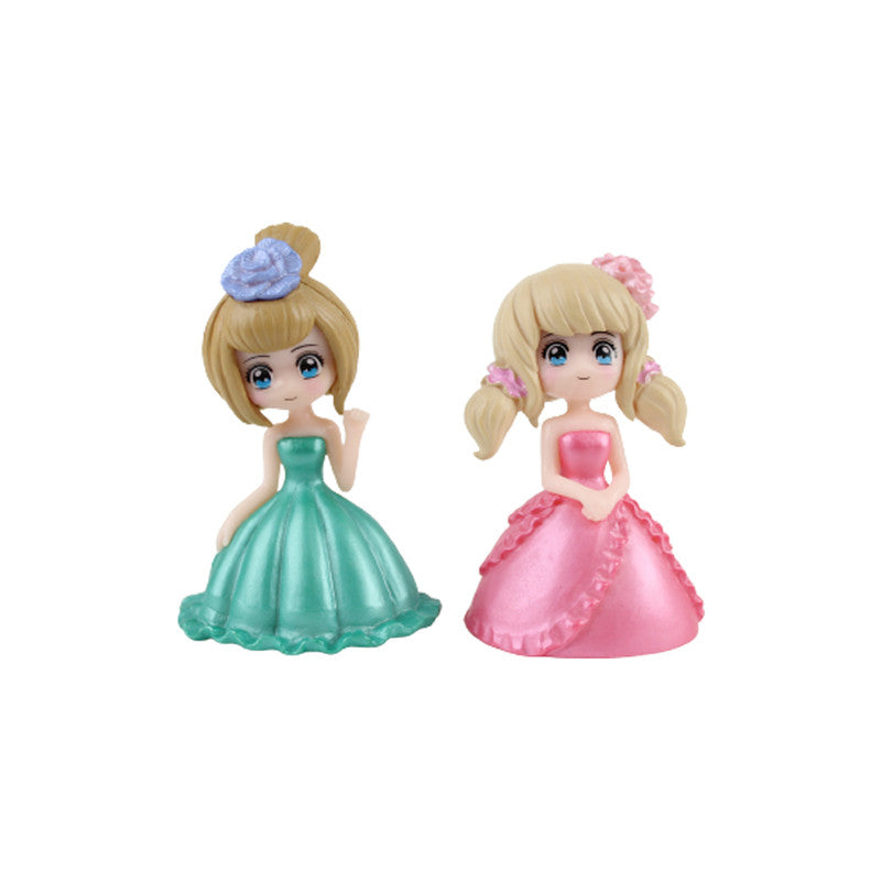 Wonderland  Miniature toys Dressed Girls - Green + Red