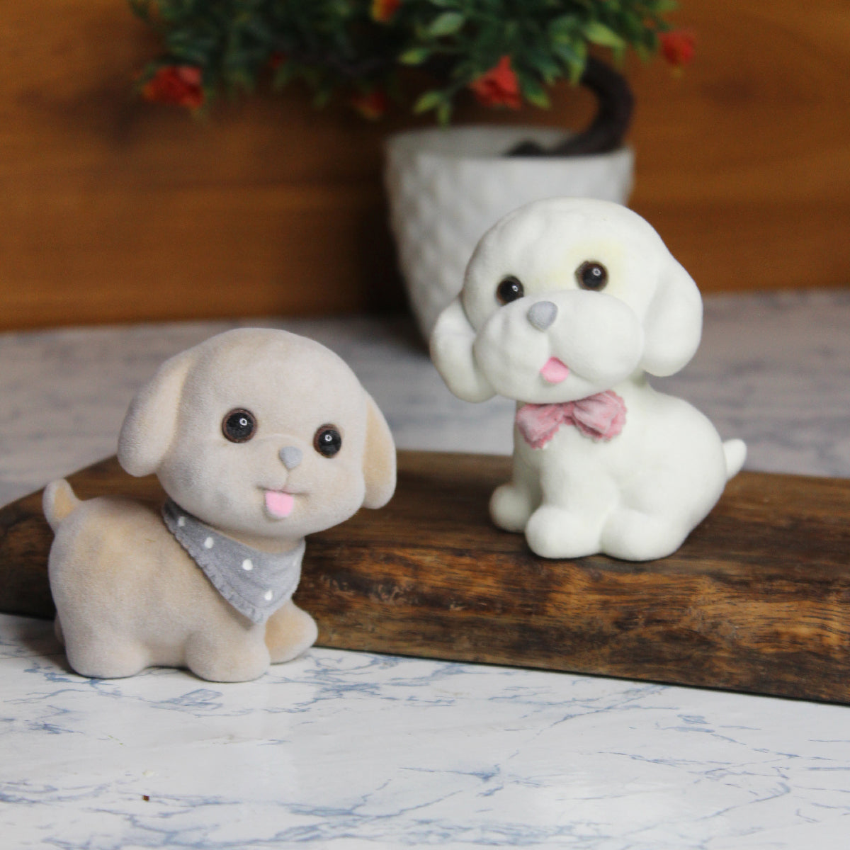 Wonderland imported resin set of 2 brown and resin dog