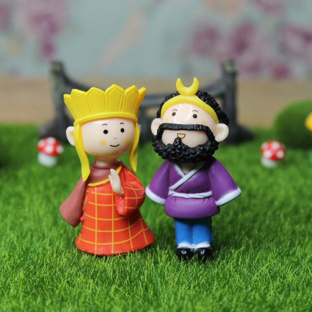 Miniature Toys : (Set of 2) King and Queen for Fairy Garden Accessories