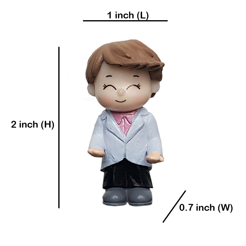 Miniature Toys : (Set of 1) Boy Holding Girl couple