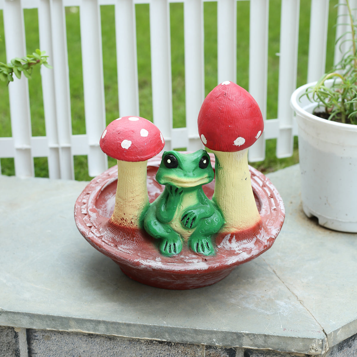 Wonderland Frog Sitting in bow with 2 mushroom | resin garden décor| outdoor décor