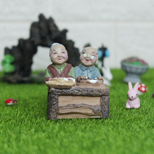 Miniature Toys : Old Couple Cooking