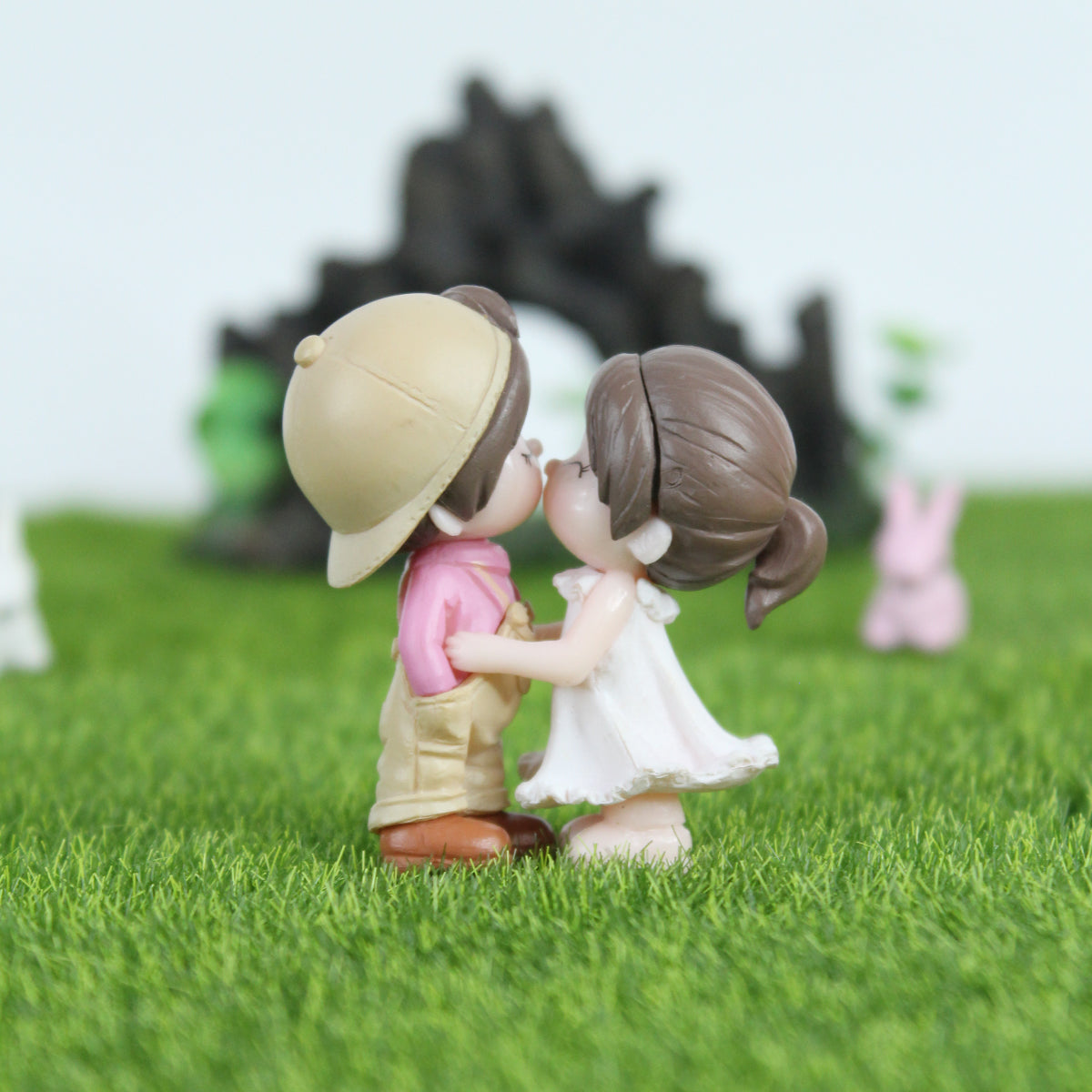 Wonderland Kissing Cap Couple (Pink) Miniature toys