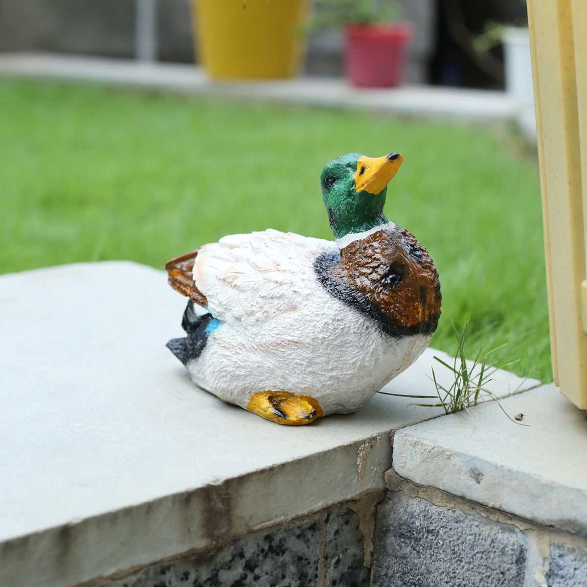 Duck Statue for Home and Garden Decoration (Green)