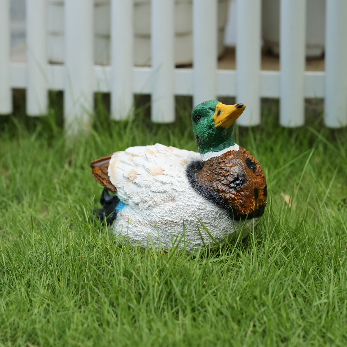 Duck Statue for Home and Garden Decoration (Green)