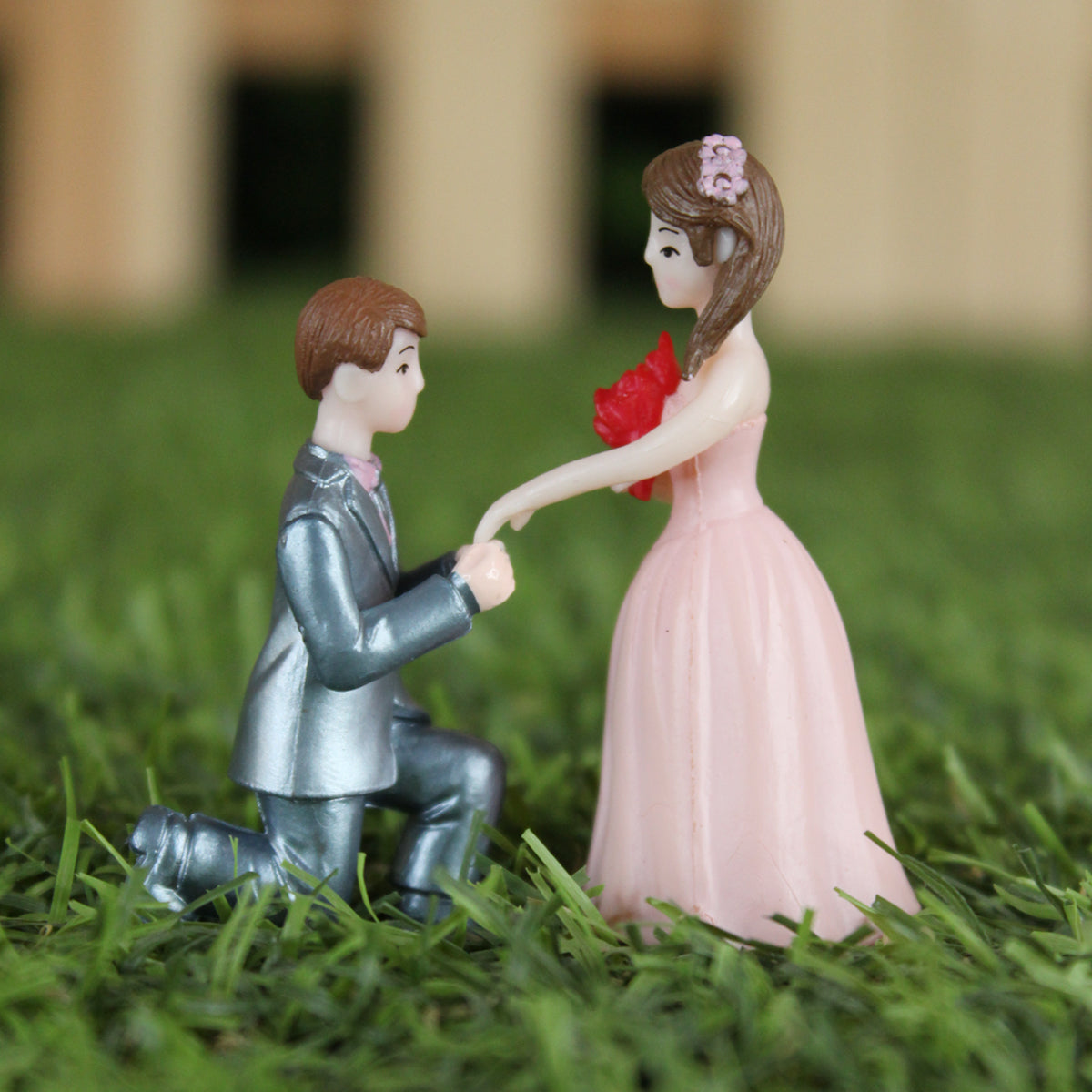 Miniature Toys : (2 Pc/Set) Boy Proposing a Girl Couple