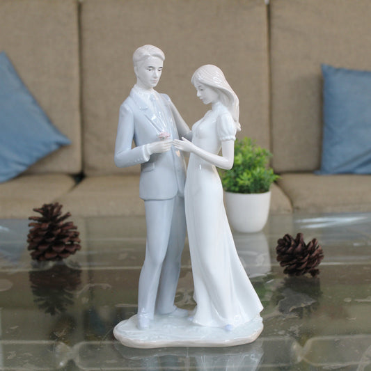 Ceramic Couple Figurine For Home Décor Statue, showpiece