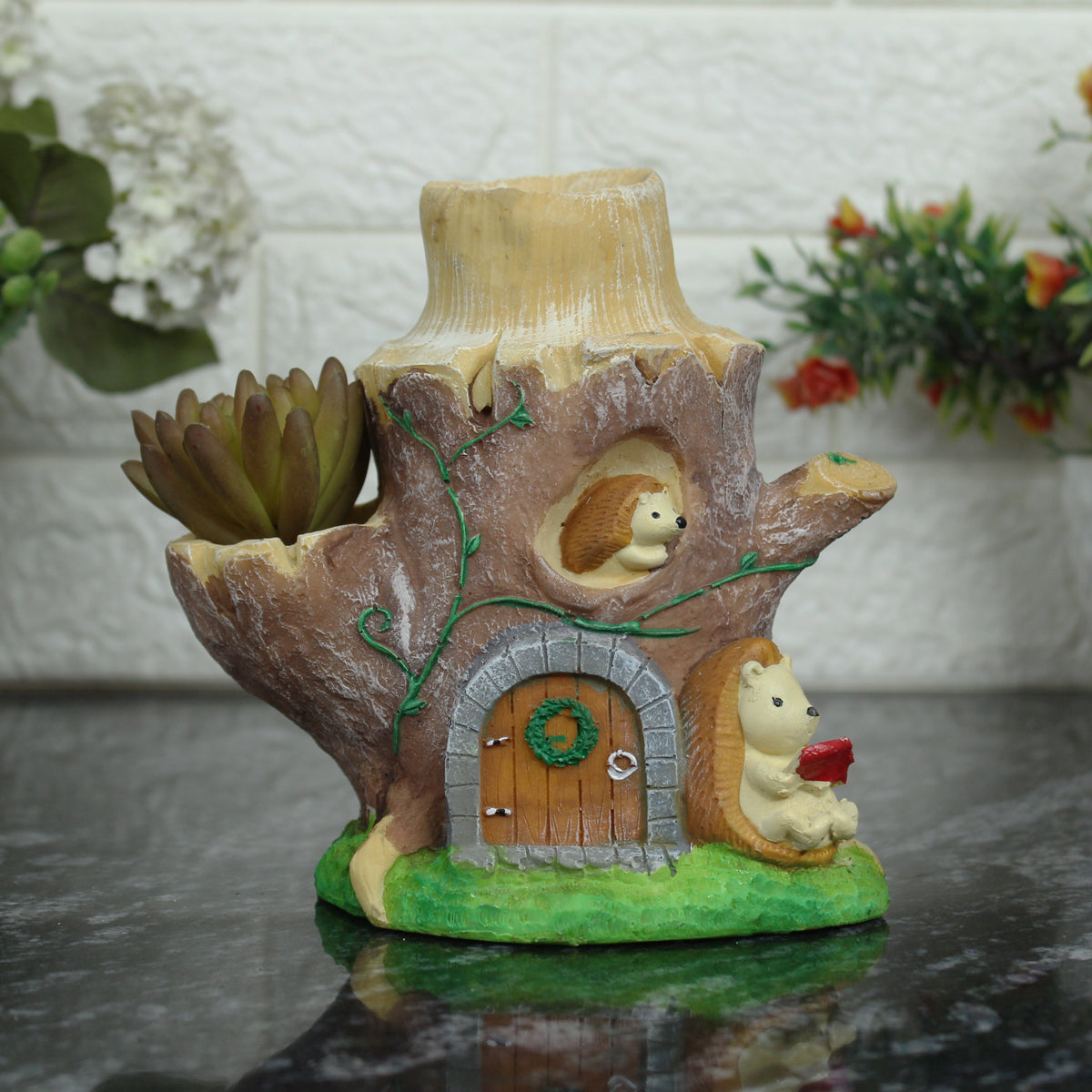 Hegdehog Stump House Garden Statue