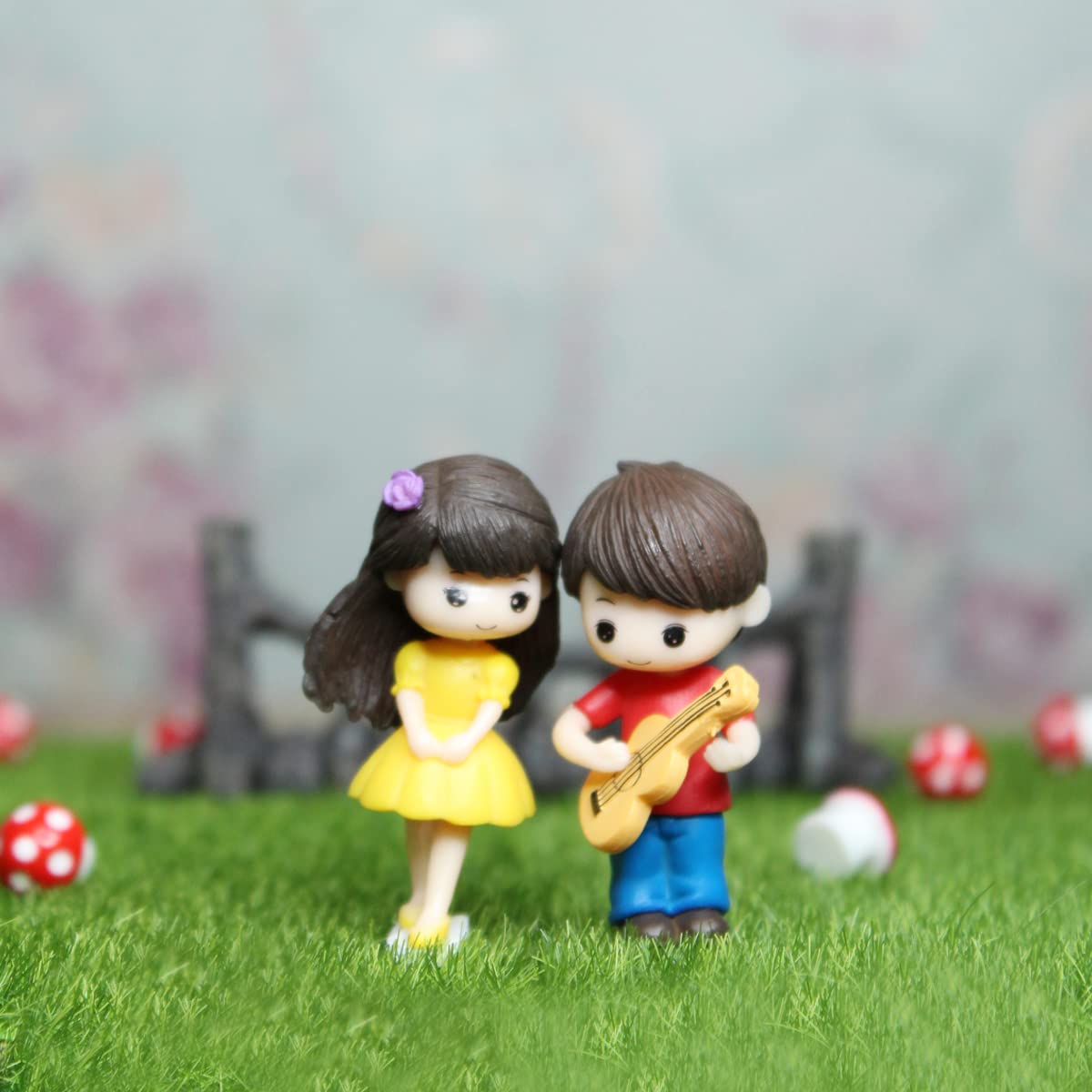 (Set of 1) Girl & boy Playing Guitar Couple Garden Miniature for Landscape Decoration